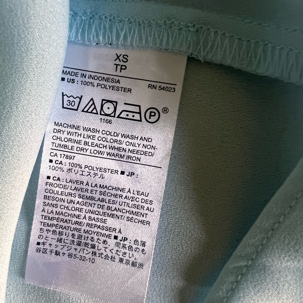 PAle blue blouse - Picture 3 of 5